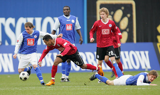 活塞成本赛季雷霆之后，第二支拿到20胜的球队（继雷霆之后，活塞成为本赛季第二支斩获20胜的球队）